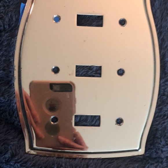 Brass outlet & switch covers ,need to be cleaned & polished , price reflects - Picture 3 of 3